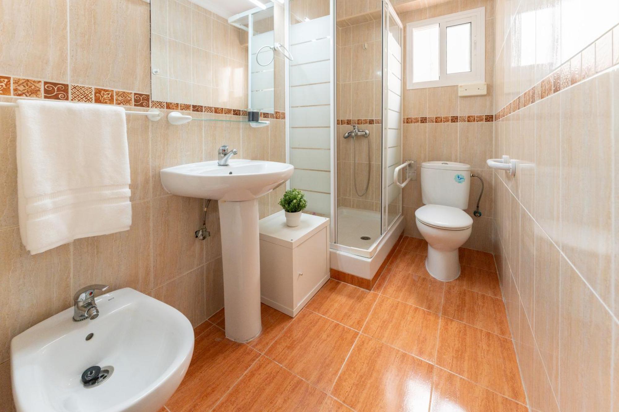 דירות Malaga Lux Oasis - Modern 3Br, Fast Wifi, Smarttv מראה חיצוני תמונה